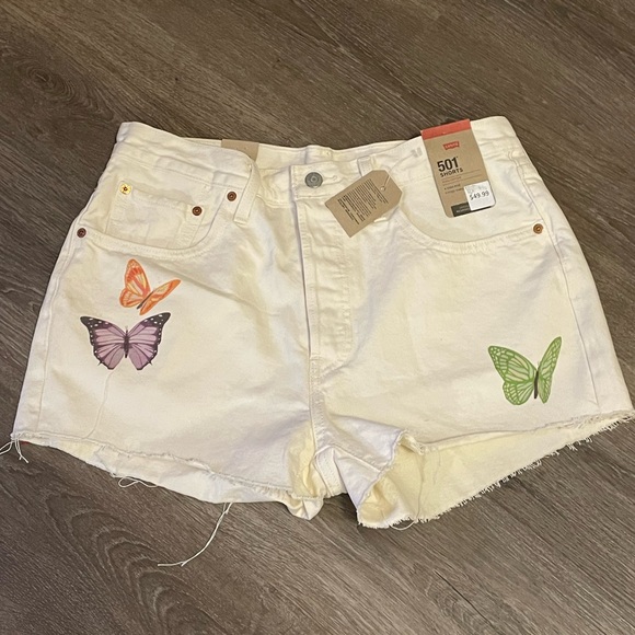 NWT 🦋 LEVI'S WOMEN'S 501 GIVE ME
BUTTERFLIES HIGH RISE DENIM SHORTS - Picture 5 of 12